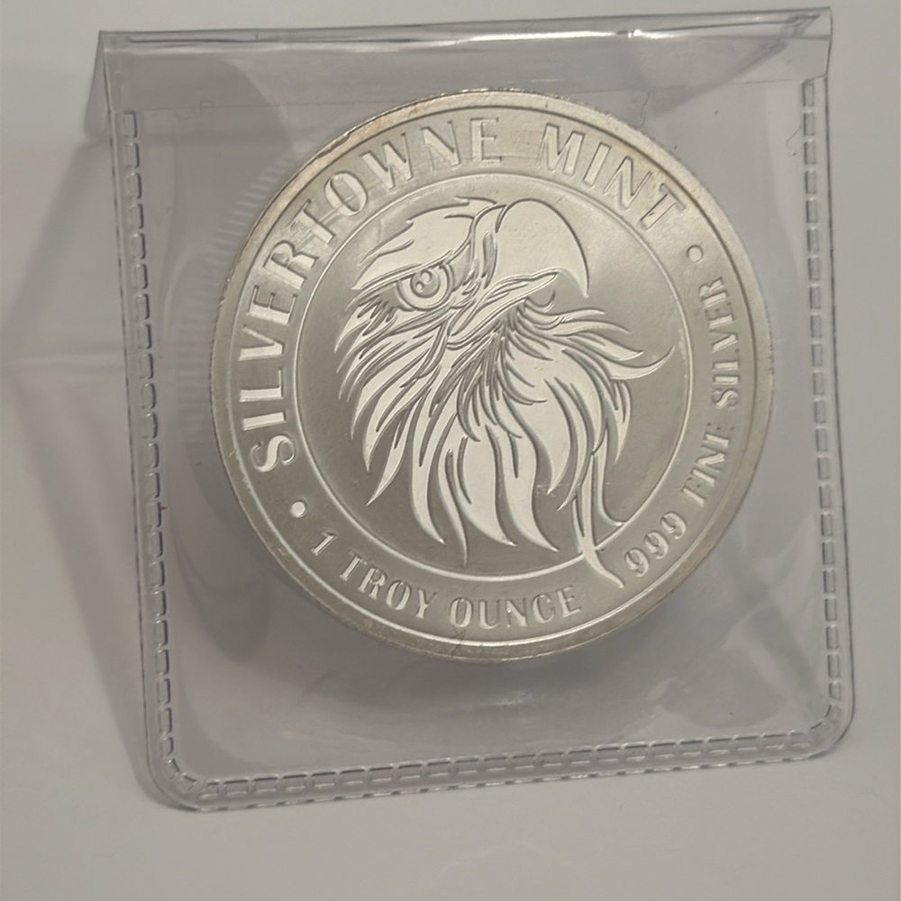 Silver coin 1 oz 999 fine Silver town mint a beautiful Eagle edition 🦅 - Picture 2 of 14